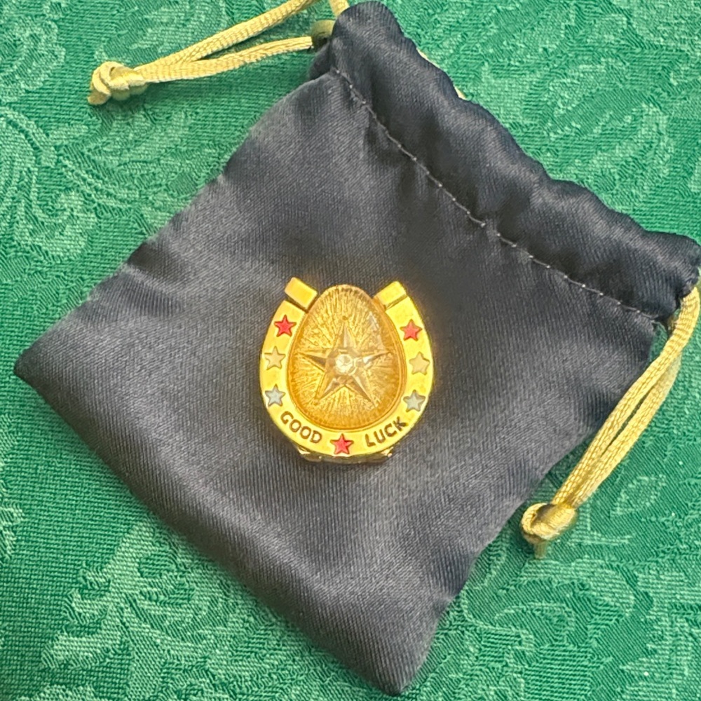 NEW Estée Lauder Good Luck Horse Shoe Solid Compact